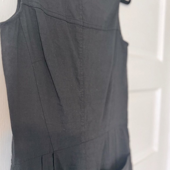 Theory Linen Pocket Front Scoop Neck Romper - Picture 6 of 8